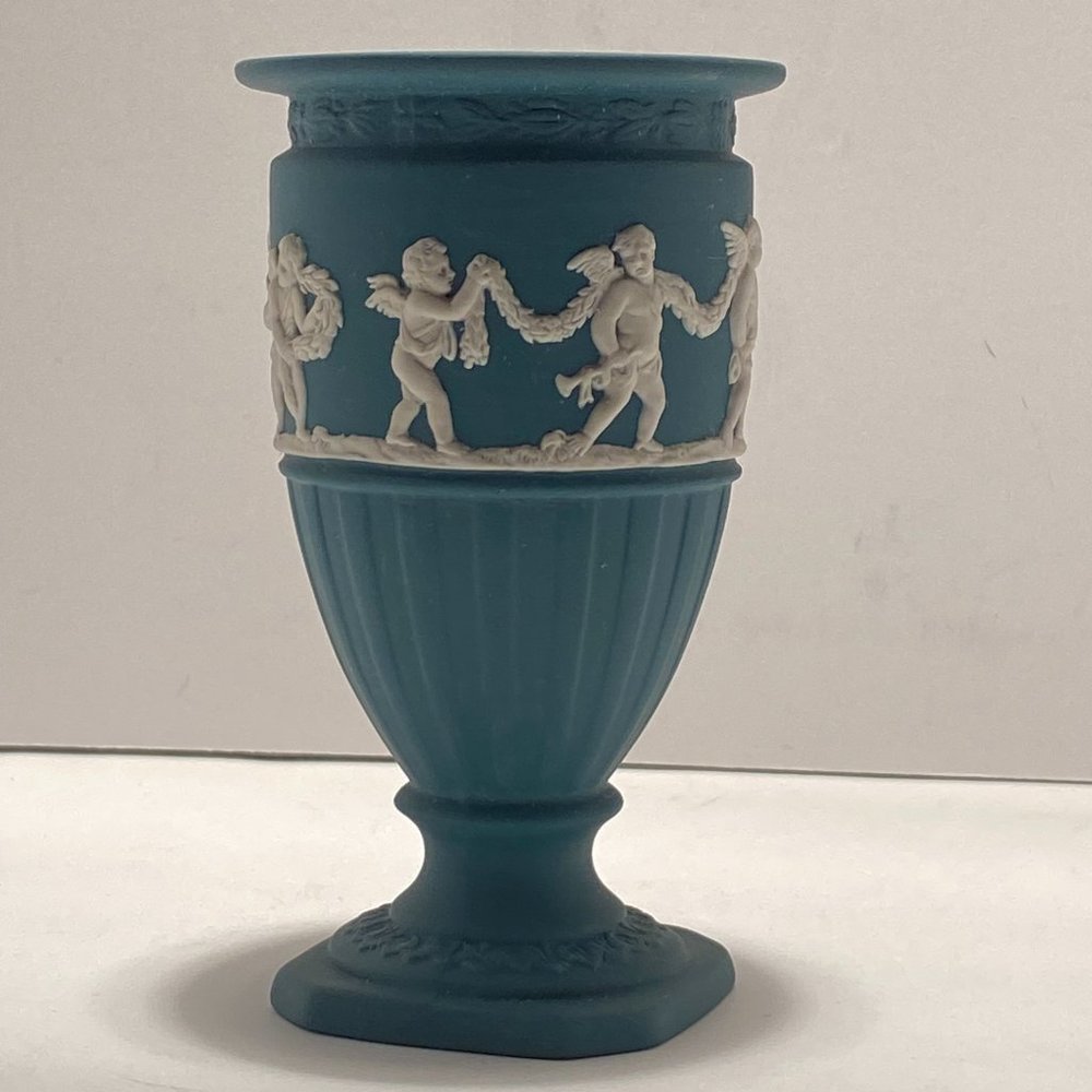 WEDGWOOD Rare Spruce Green Vase